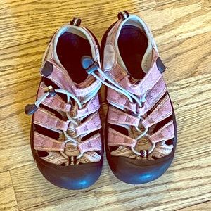 Girls purple Keen close toe sandals